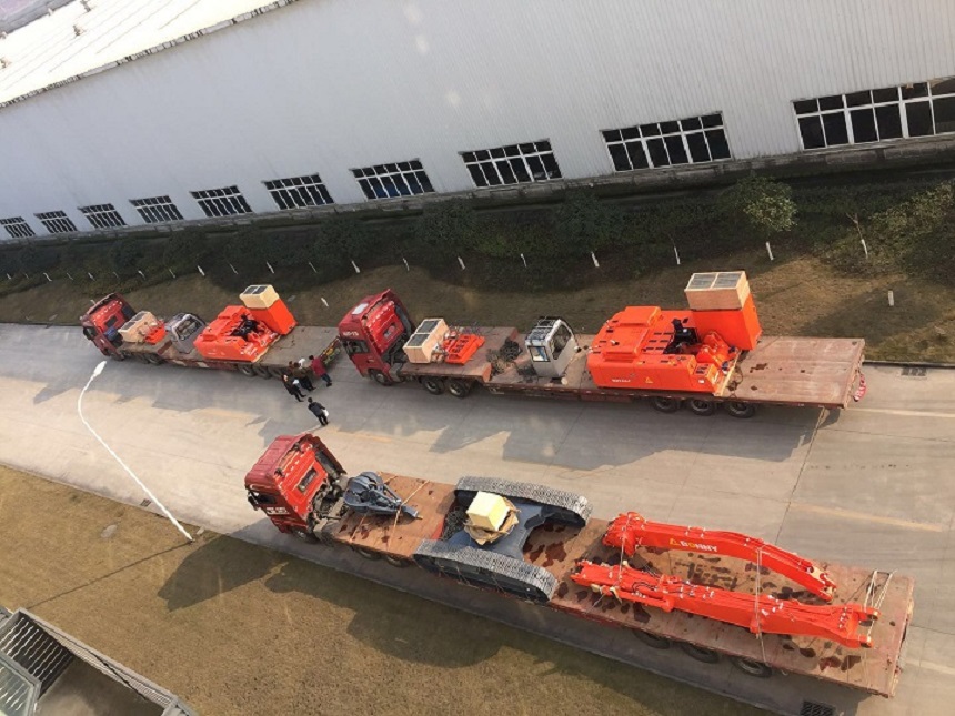 邦立重機發(fā)車現場.jpg
